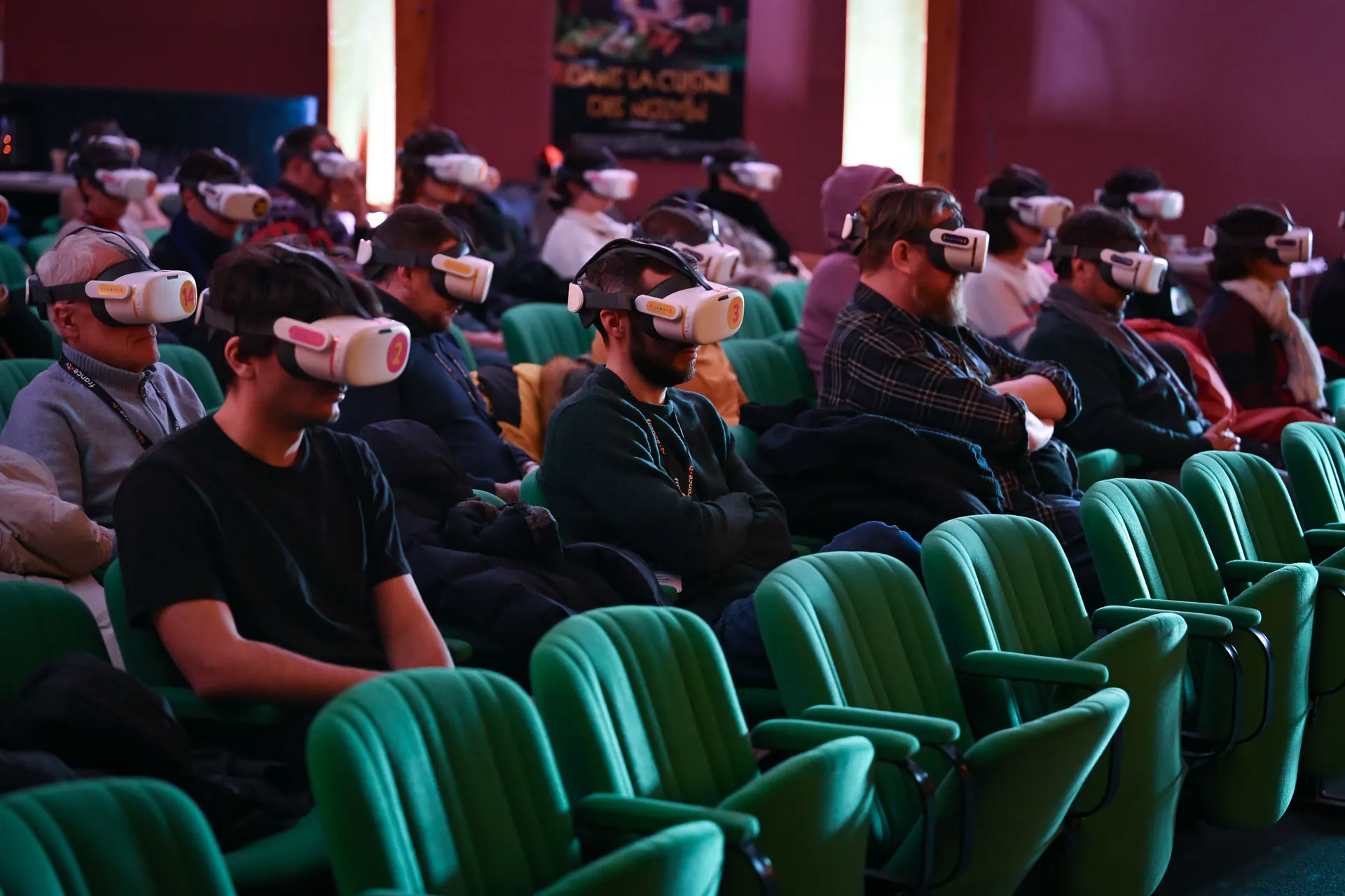 Salle culturelle accueillant une séance immersive
